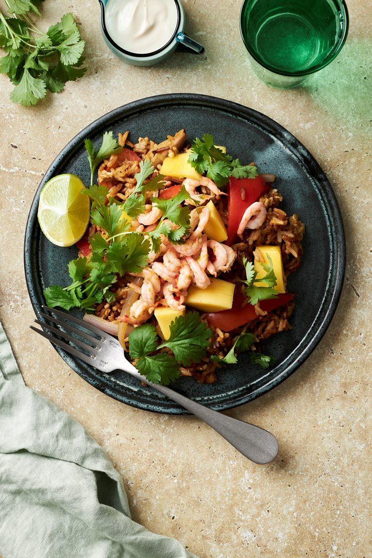 Fried rice med mango och marinerade räkor