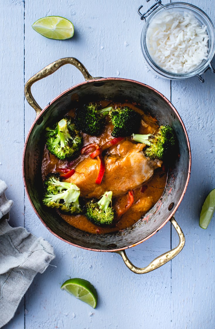 Kylling Satay med ovnsbakt brokkoli, basmatiris, paprika og lime