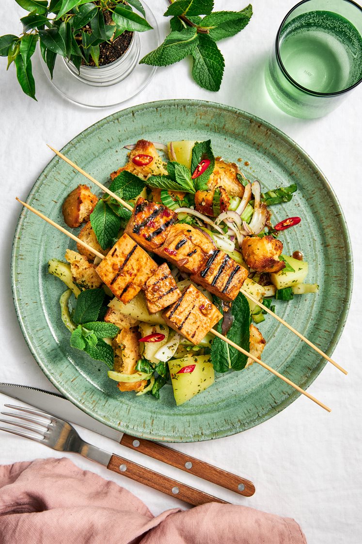 Ingefära- och limemarinerad tofu med melon- och brödsallad