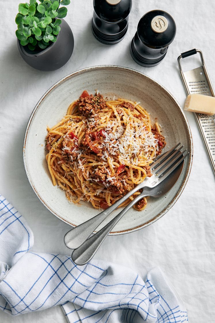 Spaghetti bolognese med riven parmesan