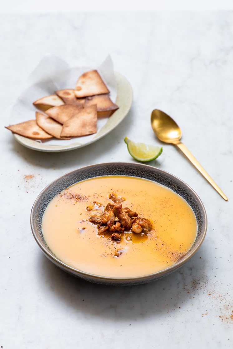 Gresskarsuppe med svinekam og tortillachips