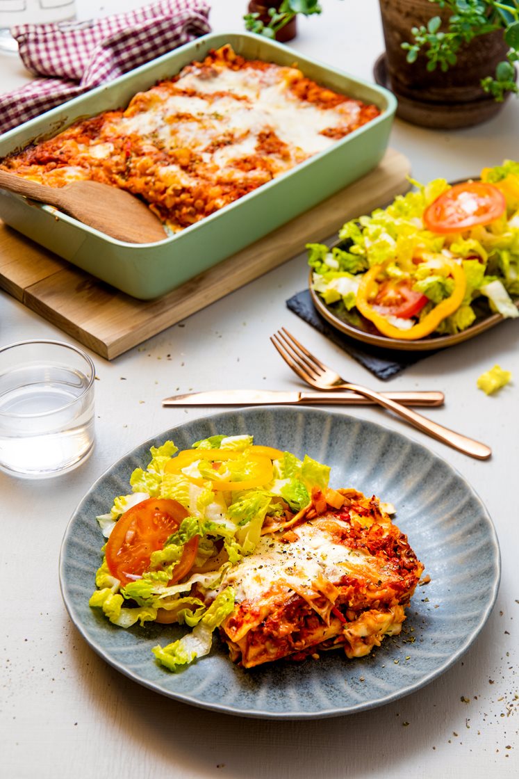 Vegetarlasagne med tomat- og paprikasalat 