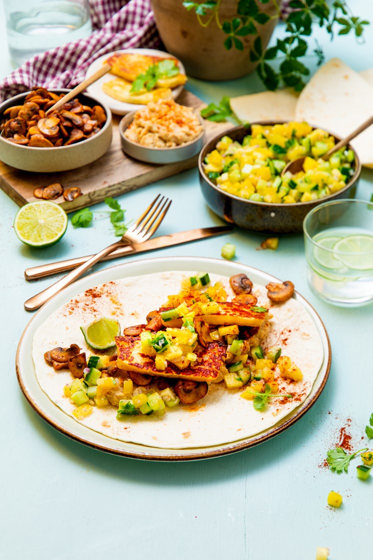 Halloumi-wrap med bønnekrem og ananassalsa