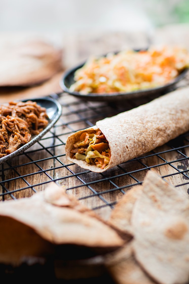 Pulled pork wrap med teriyakisaus og coleslow