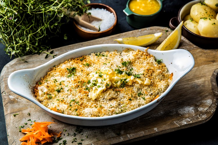 Fiskegrateng med revet gulrot og eggesmør