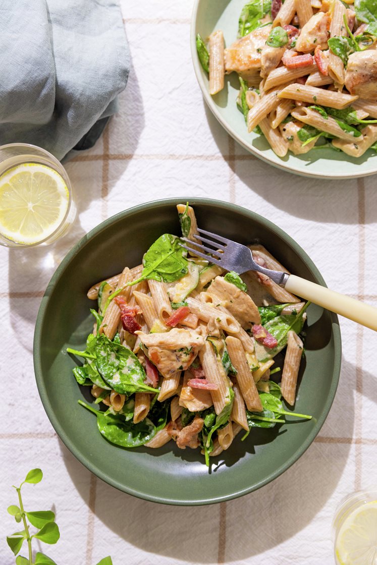 Cremet pasta med kylling og bacon