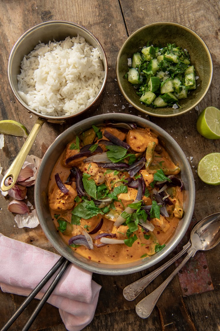 Chicken Tikka Masala med basmatiris och gurksallad