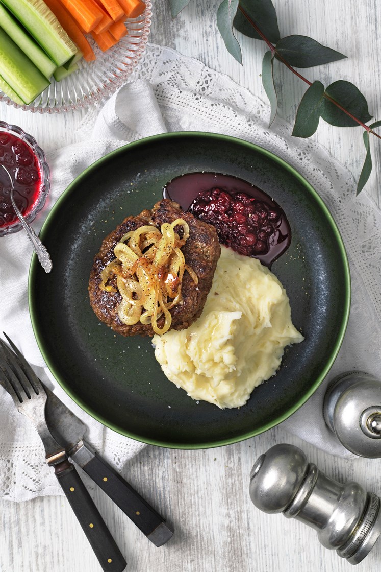 Pannbiff med potatismos och lingon