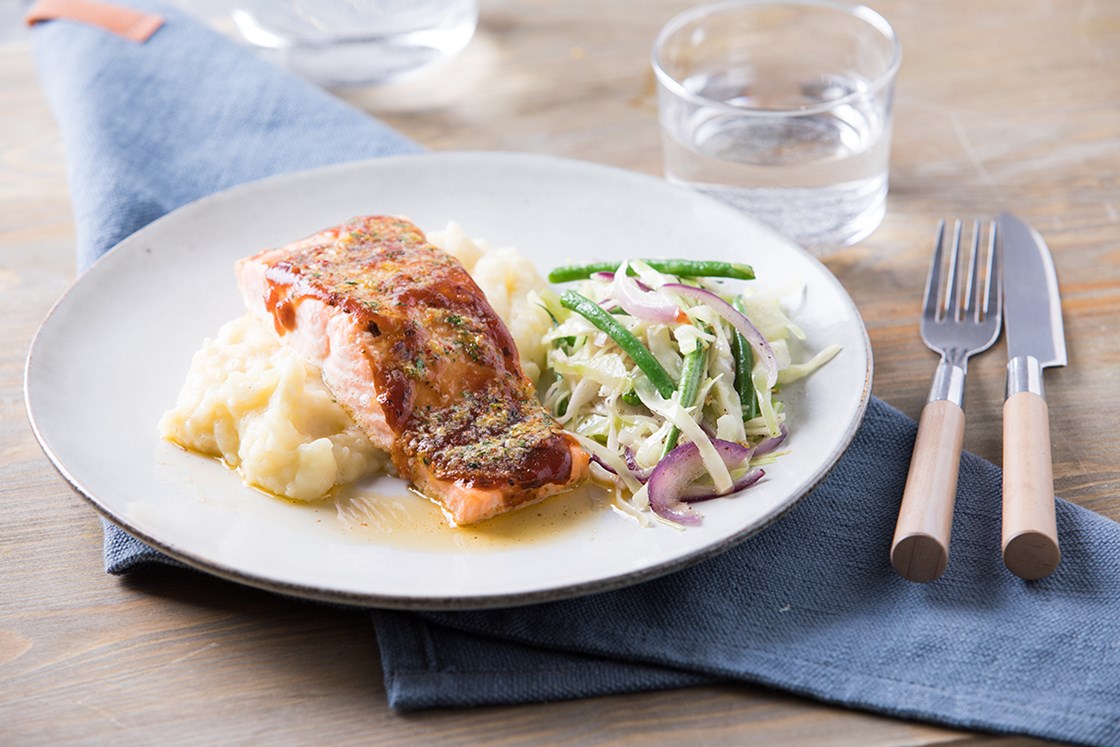 Laks med potetmos og kryddersmør