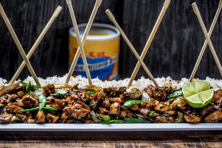 Kalkunwok med spicy agurk og ris	