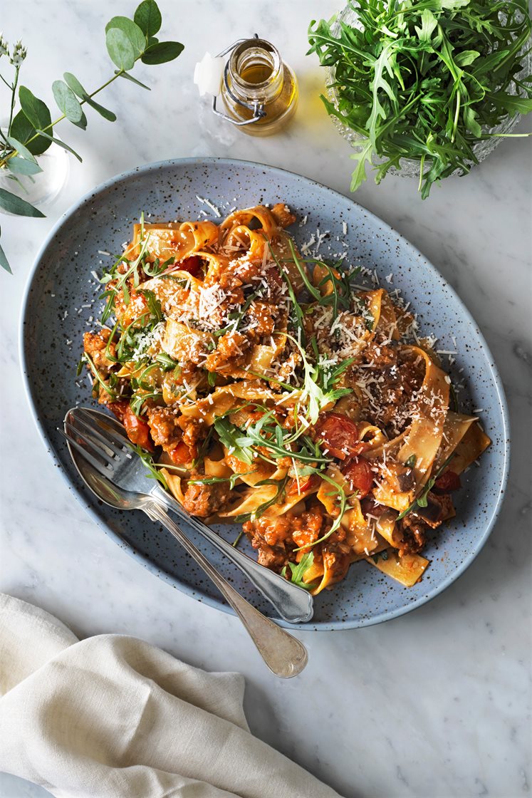 Pappardelle med chorizoragu, chili, ruccola och parmesan