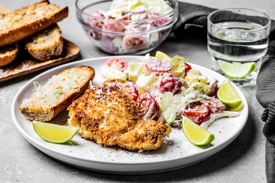 Kokospanert kylling med romanosalat