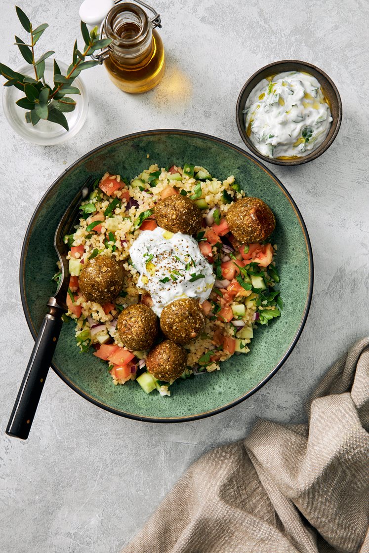 Falafel med bulgur-tabbouleh och tzatziki 