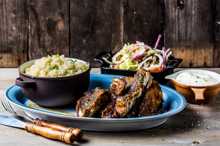 Kyllinglår med kebabkrydder, couscous og hvitløksdressing