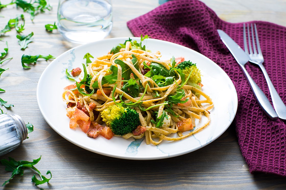 Pastapesto med bacon og fetaost
