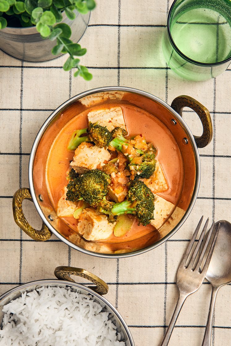 Tofu curry med kokos och broccoli