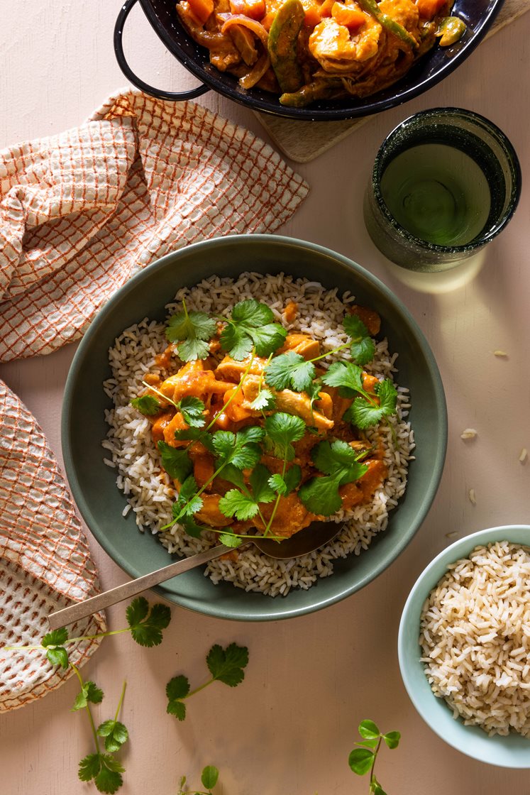 Kyllingcurry med paprika, kokos og fullkornsris