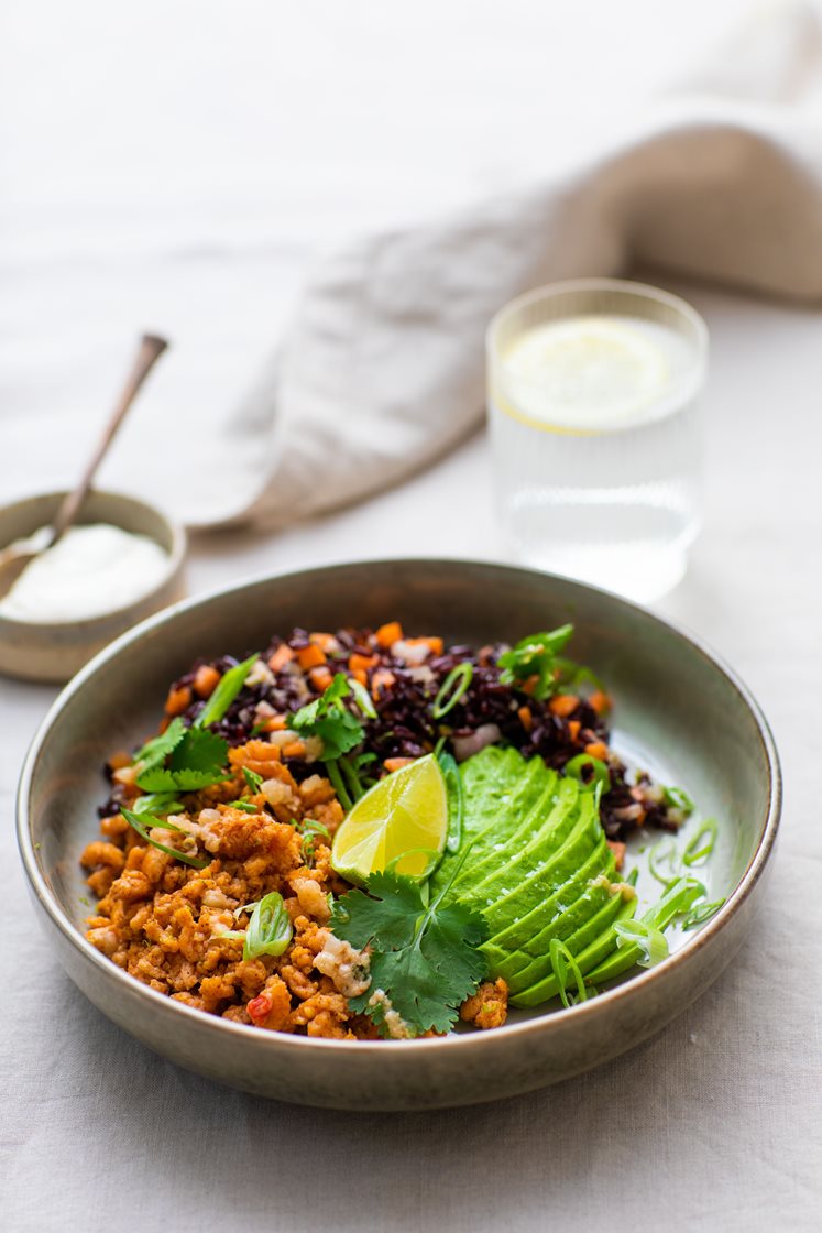 Tacobowl med laksedeig, sofritoris og avokado 