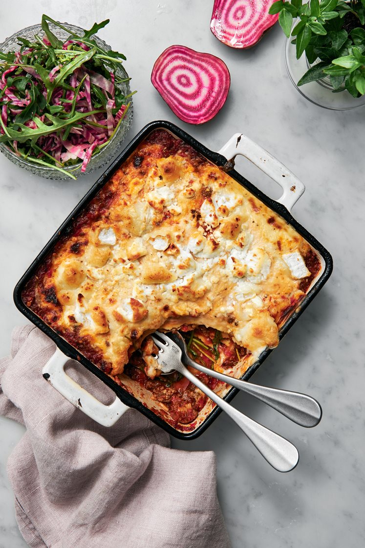 Chèvregratinerad lasagne med rosmarin och honungsdressad polkabetssallad -  Linas Matkasse