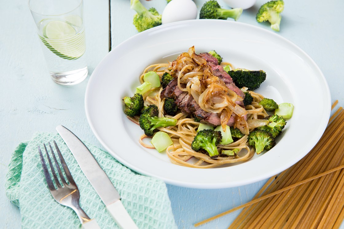 Mørbrad av storfe med bakt brokkoli og estragonkremet linguine