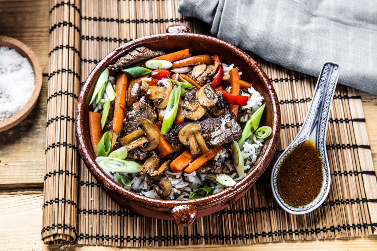 Wok med strimlet oksekjøtt