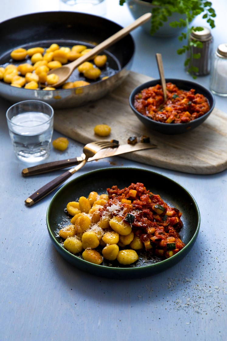 Gnocchi med krydret tomatsaus og bacon