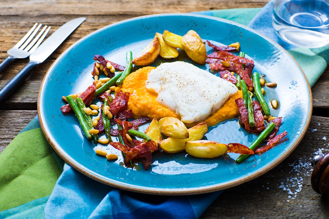 Lysing med gulrotpuré, chorizo og pinjekjerner