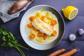 Pannestekt brosme med smørsaus, gulrot og kålrot