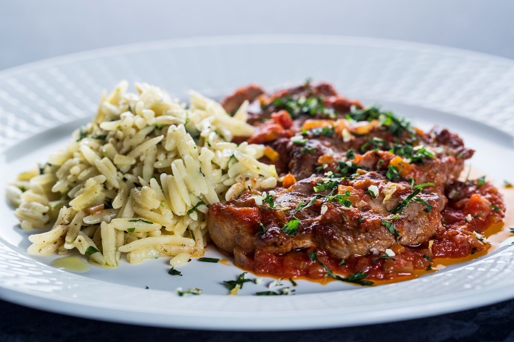 Nakkekoteletter ”Ossobucco” med risoni og gremolata 