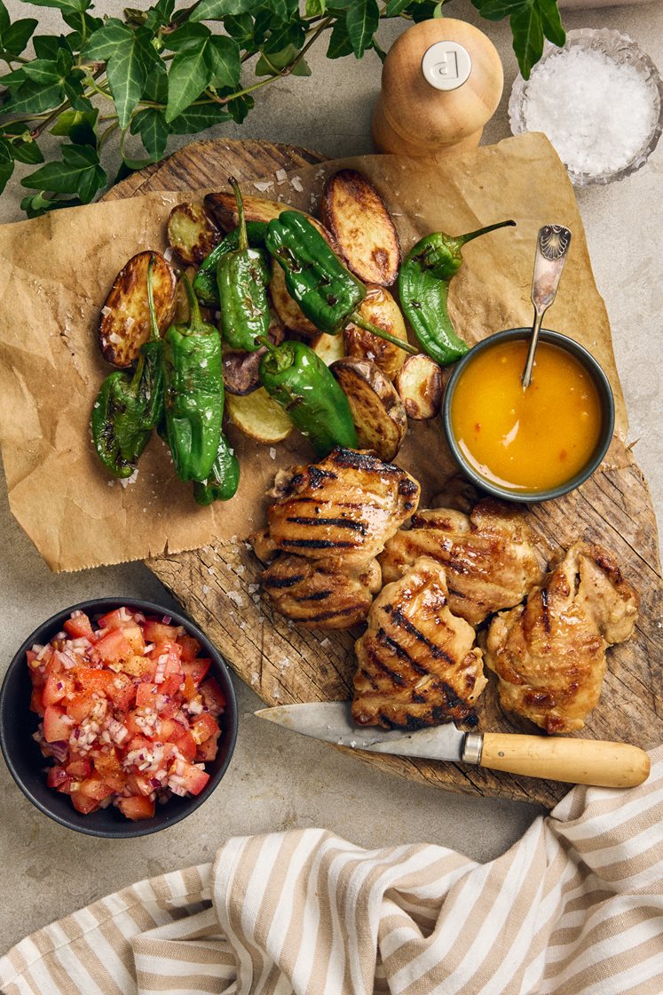 Grillad kyckling med mango hotsauce, rostad potatis och pimientos de padrón