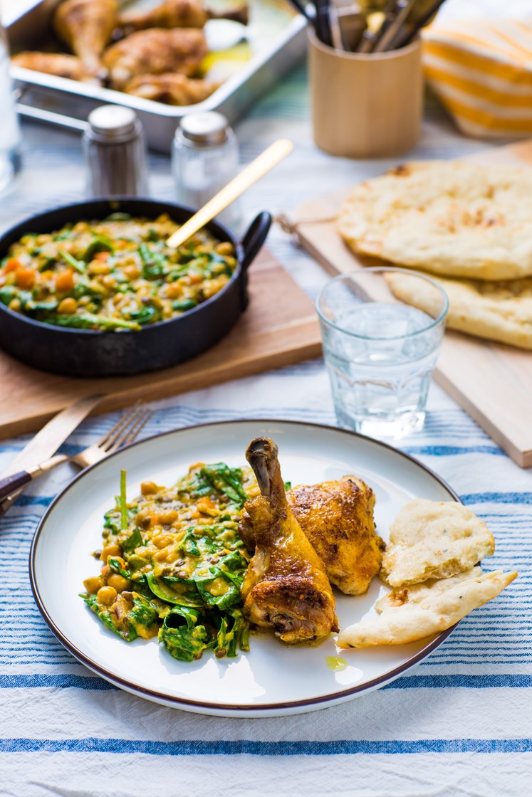 Kyllinglår med garam masala-krydder og indisk daal