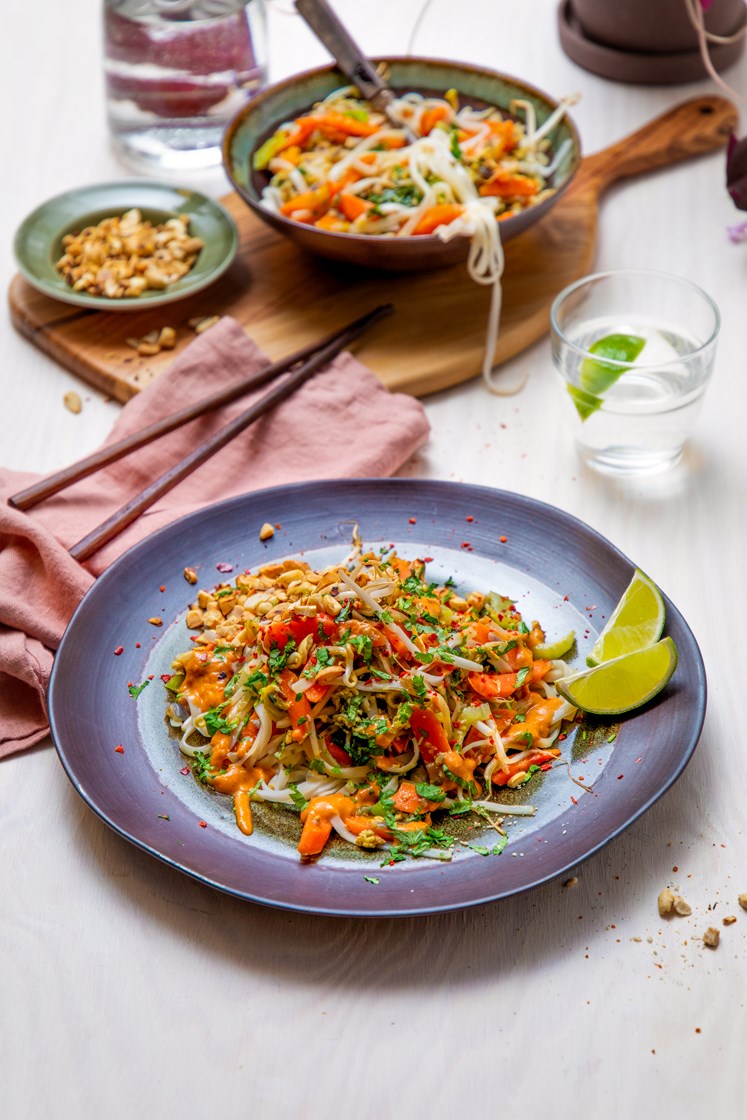 Pad thai med risnudler og bønnespirer