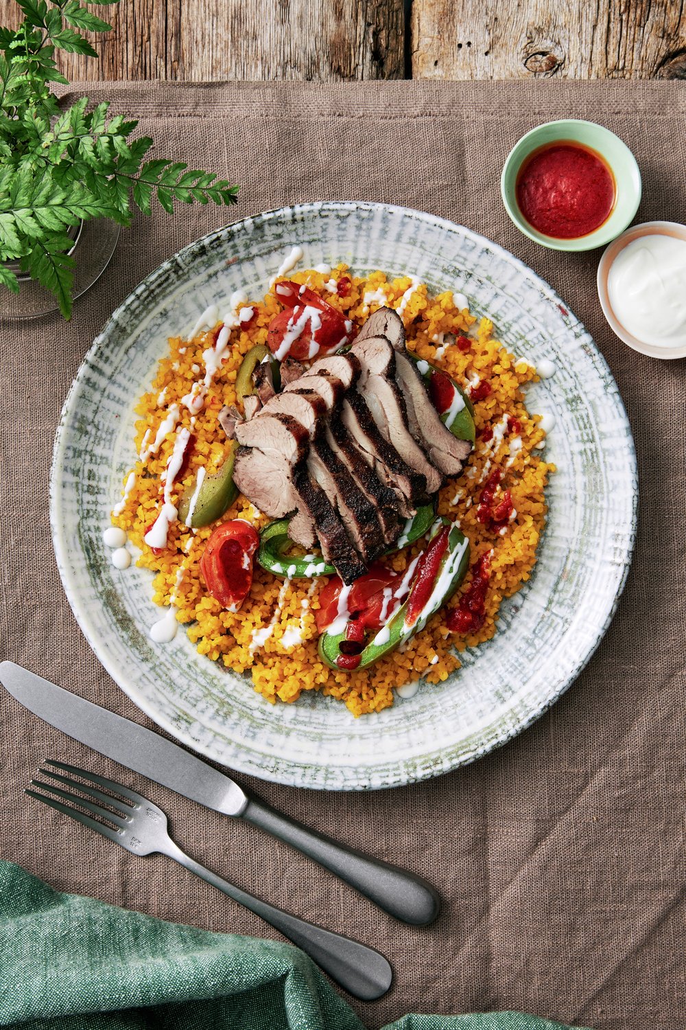 Kalkonshawarma med saffransbulgur och vitlökssås