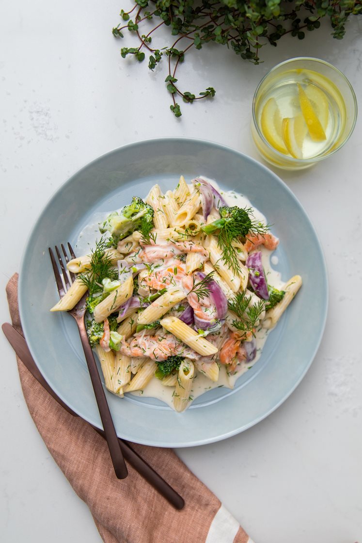 Cremet pasta med røget laks