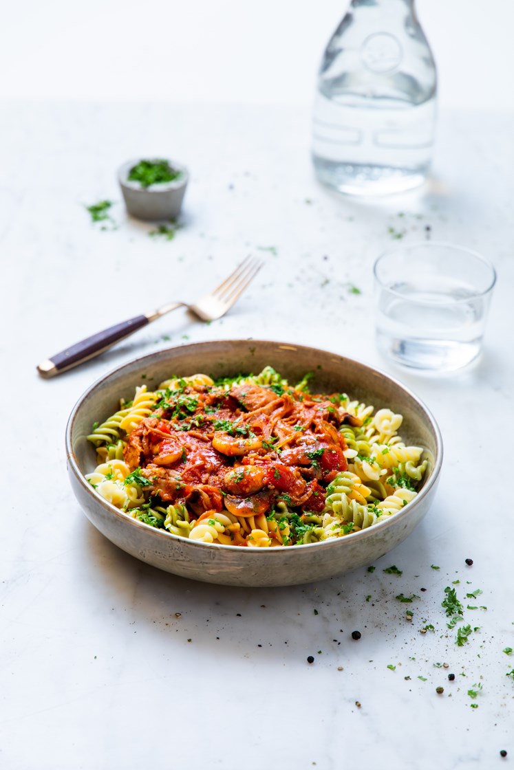Pulled pork med pasta, sopp, tomat og persille