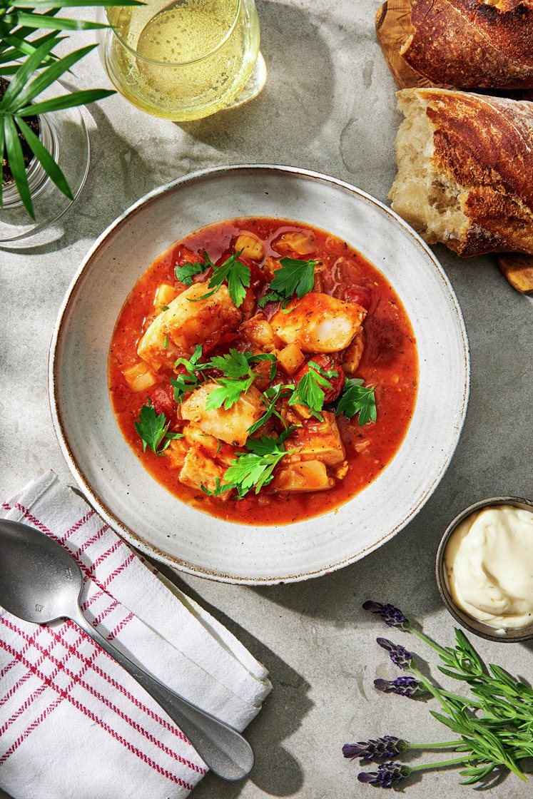 Bouillabaisse - fransk fisksoppa med vitt vin, saffran och surdegsbaguette