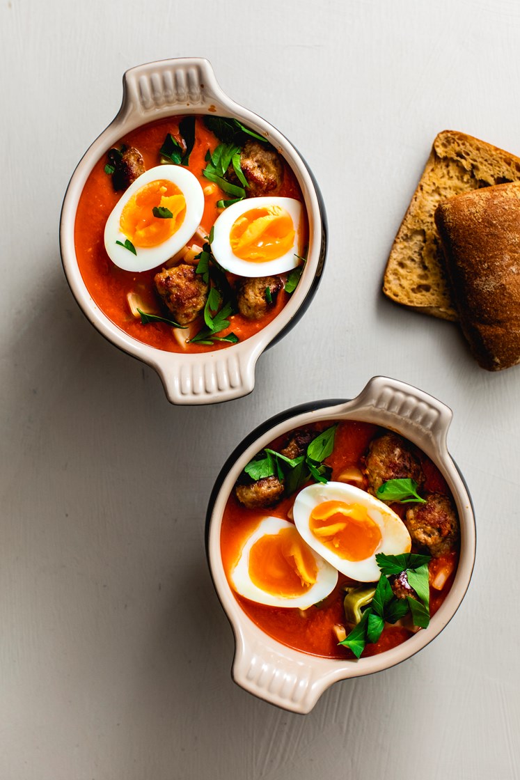 Hjemmelaget tomatsuppe med kjøttboller og ciabatta