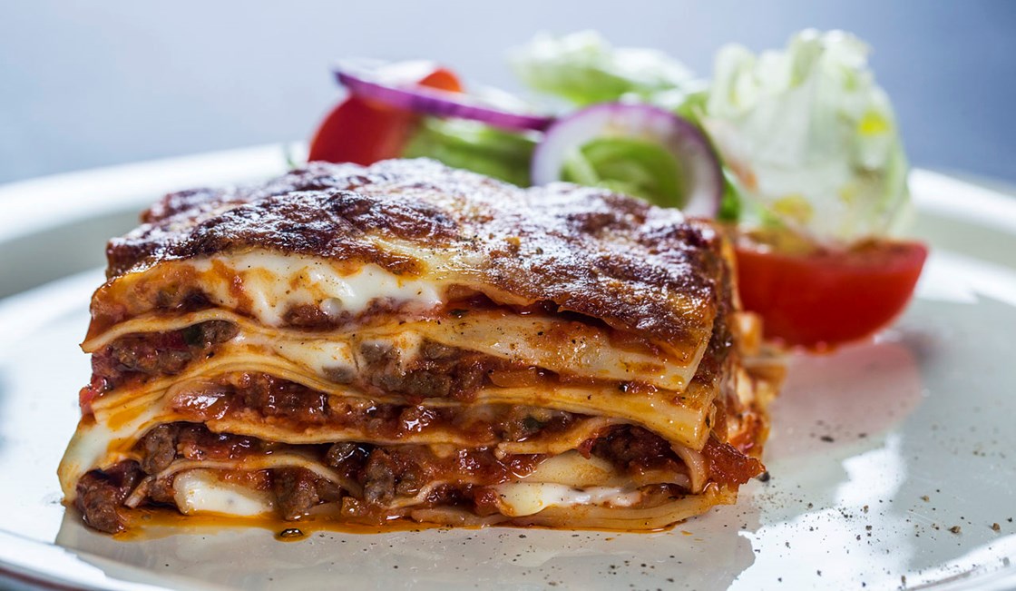 Lasagne med salat