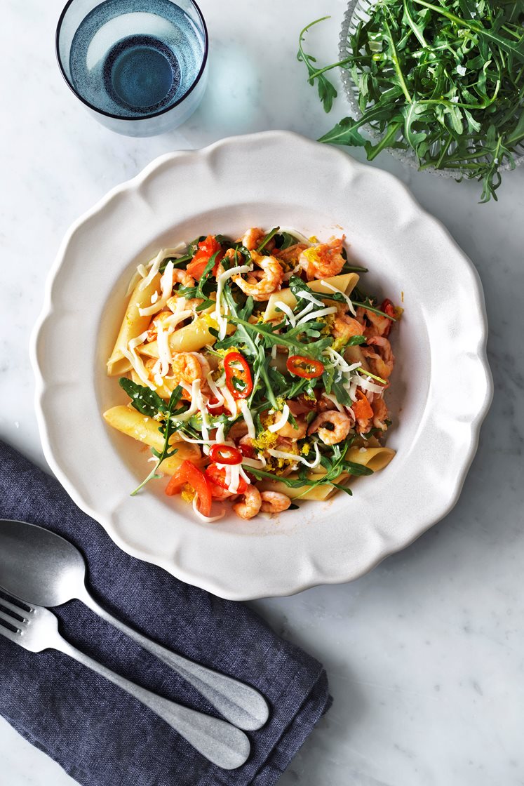 Pasta med heta chilifrästa räkor