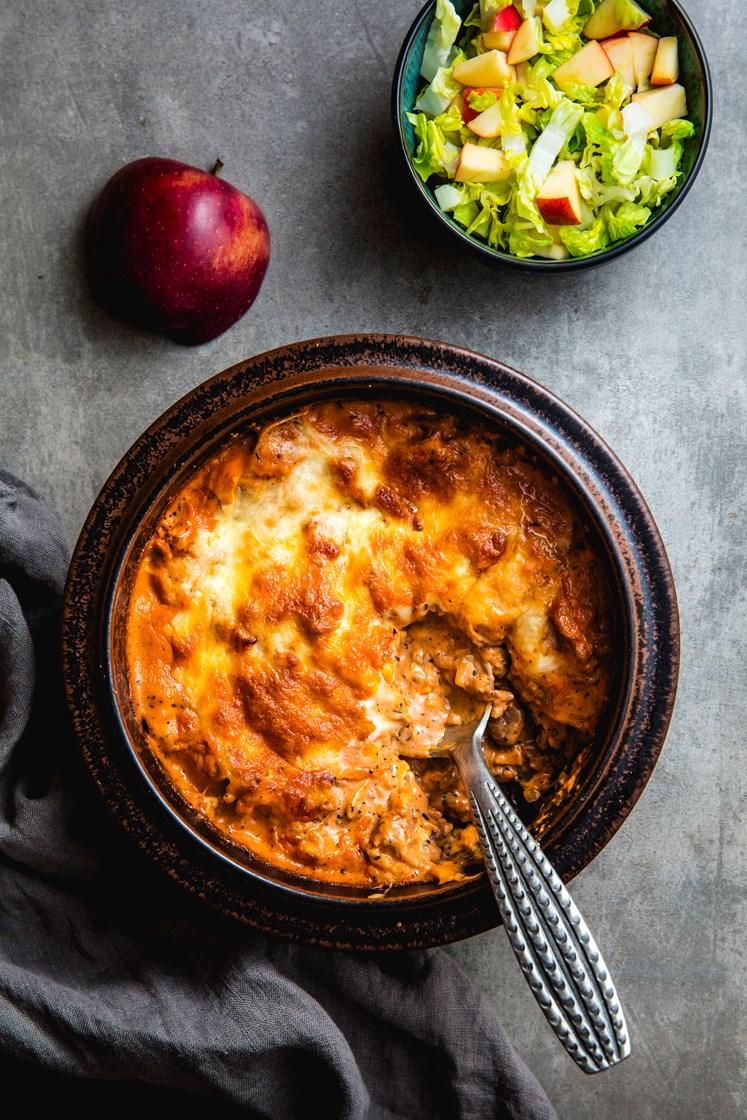 Hjemmelaget lasagne med eplesalat
