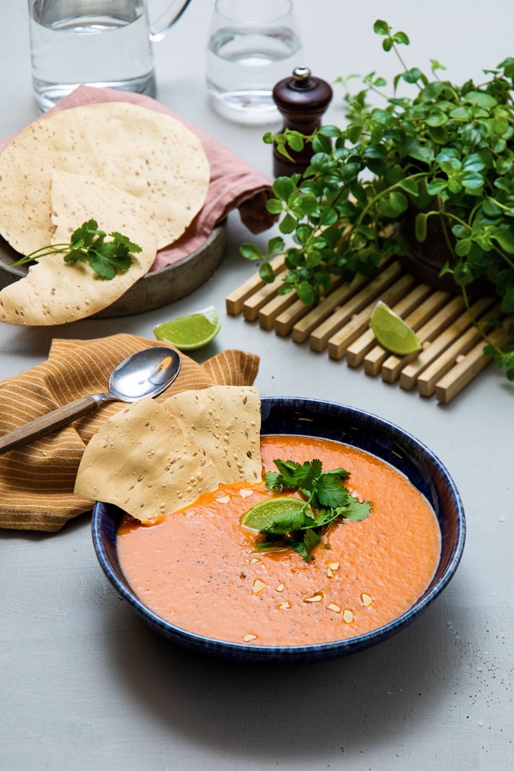 Spicy søtpotetsuppe med koriander, lime og papadams