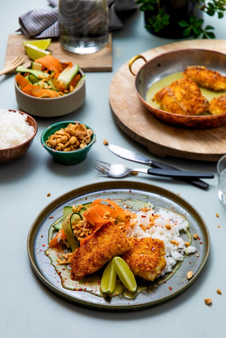 Kokospanert sei med grønn currysaus og syrlig agurksalat 