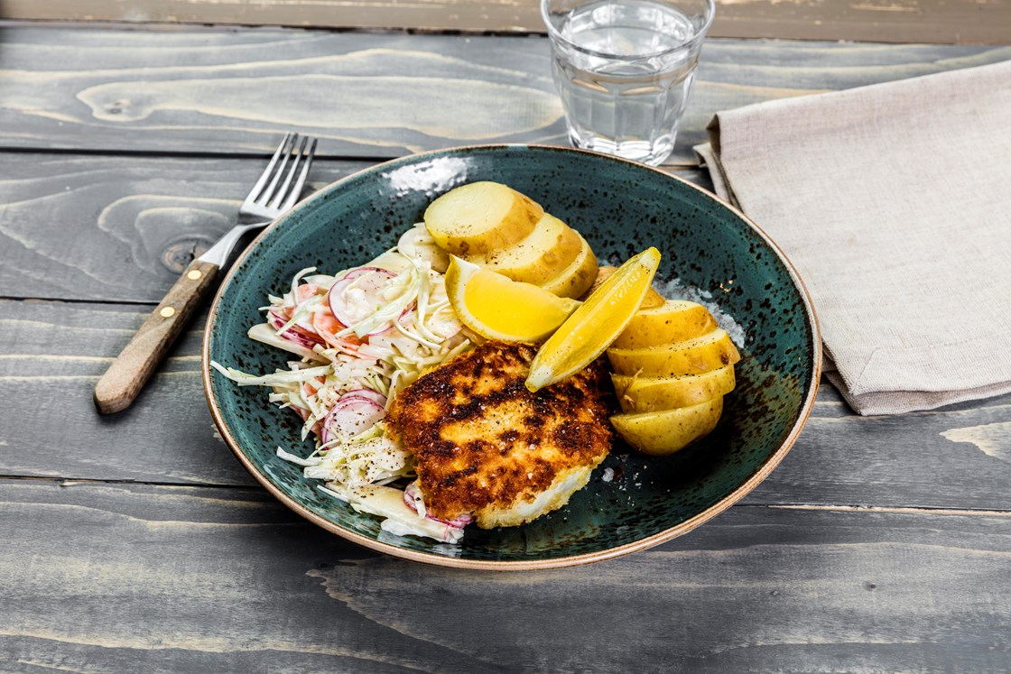 Sprøstekt lyrfilet med hjemmelaget eplecoleslaw 