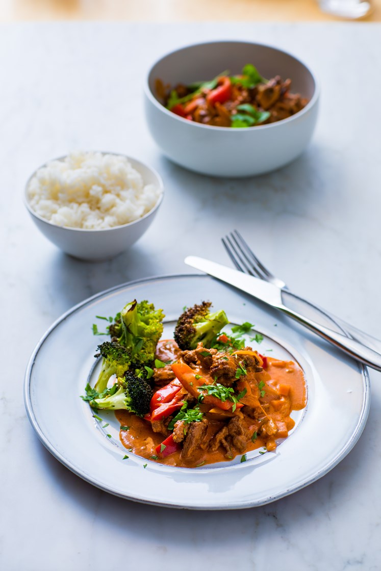 Biff stroganoff med grønnsaker og fullkornsris