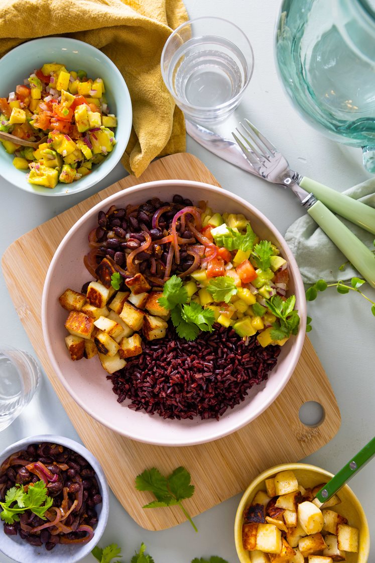 Vegetarisk tex-mex bowl med halloumi og mangosalat