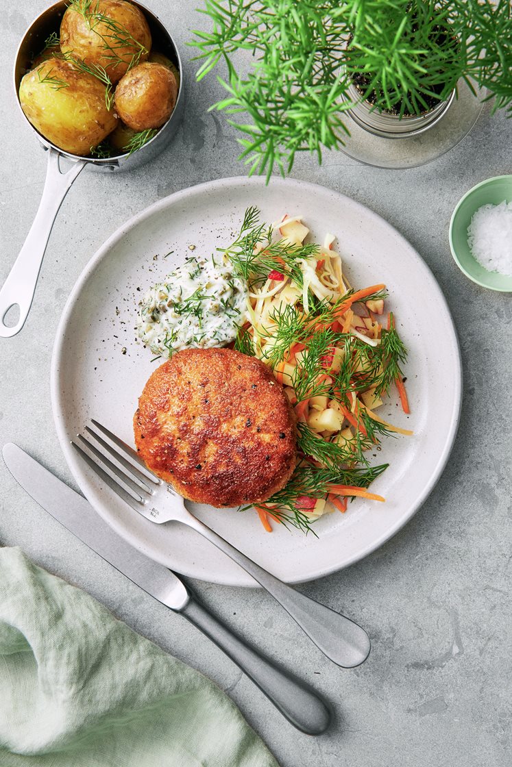 Fiskekrebinetter med sauce tatar og kartofler