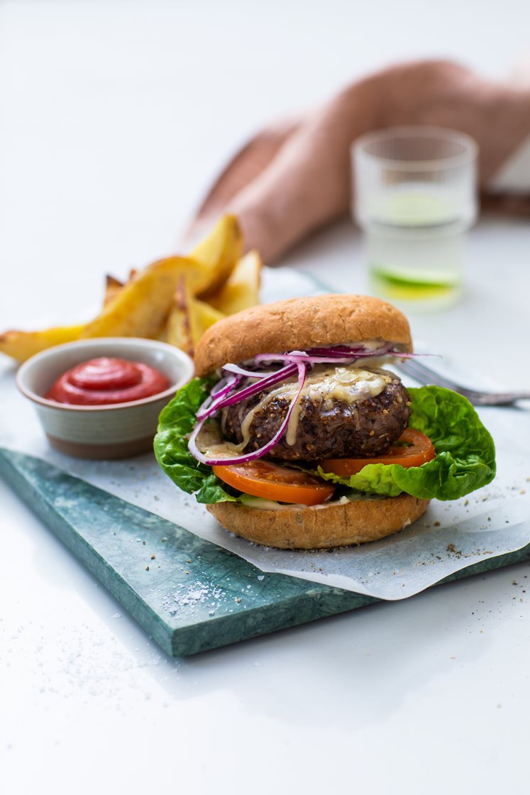 Cheeseburger med kartoffelbåde