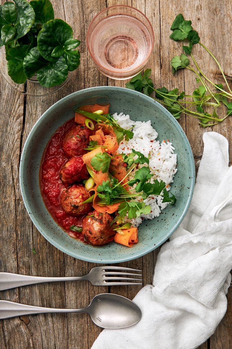 Xiu mai - vietnamesiska köttbullar i tomatsås med krispiga grönsaker
