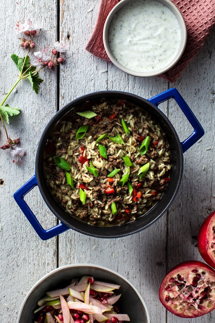 Biryani med karbonadedeig, jasminris, granateplesalat og tzatzikidressing