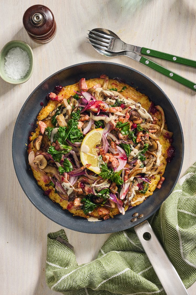 "Raggmunkar" kartoffelpandekager med svampe, bacon og grønkål